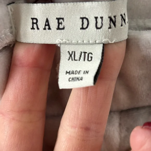 Rae Dunn Lounge Set - Picture 6 of 8